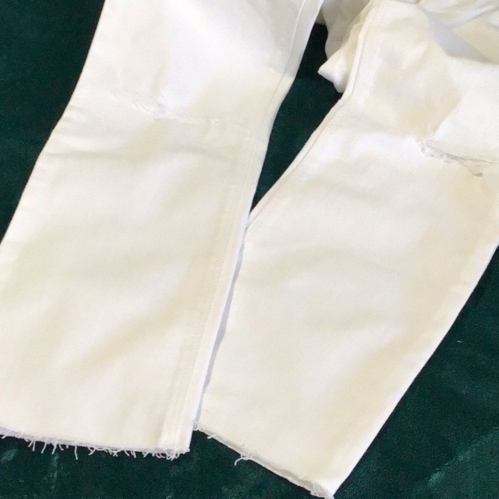 Old Navy White Jeans for Casual Elegance - Picture 4 of 5